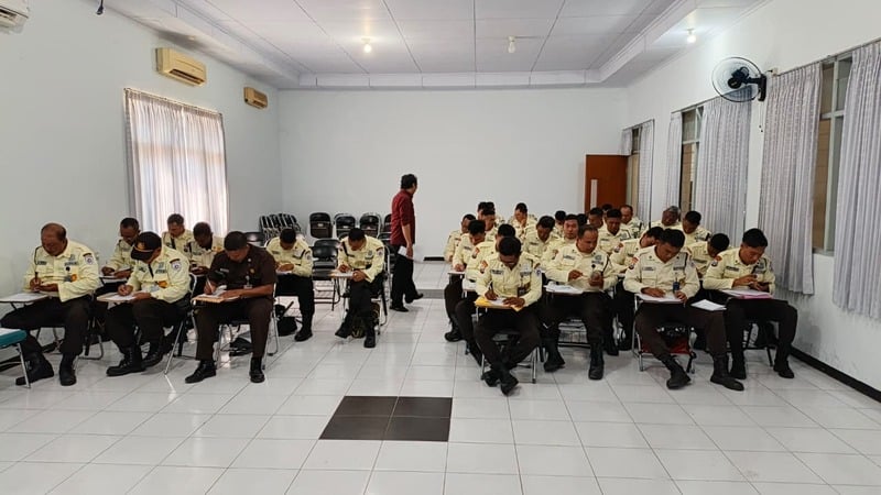 Uji kompetensi satpam Probolinggo.