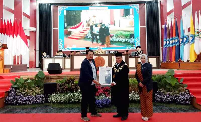 Rektor Unikama Resmi Sandang Guru Besar, Tuai Apresiasi Jadi Teladan Generasi Muda Membumikan Ilmu Pengetahuan 1 Rektor Unikama.