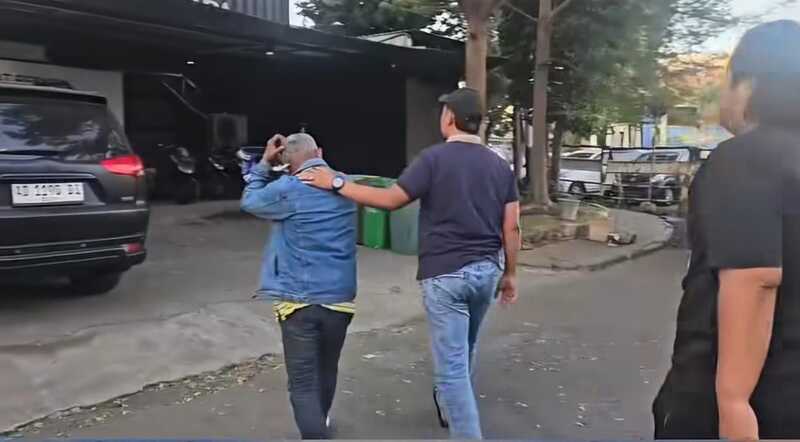 Pria di Surabaya Ditangkap Nekat Curi Rambu Lalu Lintas Depan Kantor Polisi, Sempat Kabur ke Lamongan 1 Rambu lalu lintas.