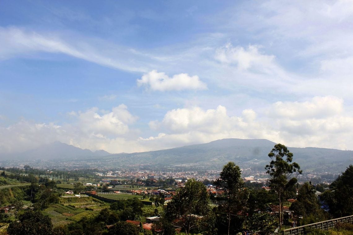Tiba-Tiba Gelap! Fenomena Awan Dominan & Kabut Intai Jatim, Pertanda Apa Ini? 5 Jatim