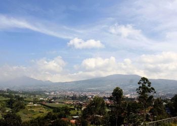 Tiba-Tiba Gelap! Fenomena Awan Dominan & Kabut Intai Jatim, Pertanda Apa Ini? 4 Jatim