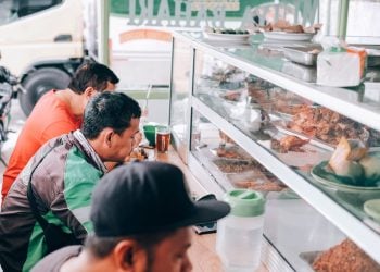 Sering Begadang Kelaparan? Warung Makan 24 Jam Surabaya Ini Enak Murah, Favorit Anak Kos! 8 Warung makan 24 jam Surabaya