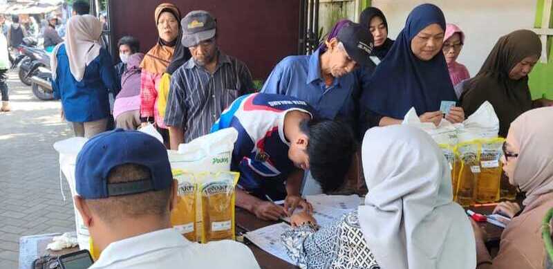 1.154 Ton Beras dan 230 Ribu Liter Migor Disalurkan ke Masyarakat, Bulog Malang Jaga Ketahanan Pangan 1 Bulog Malang.