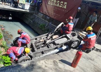 Mobil di Surabaya.