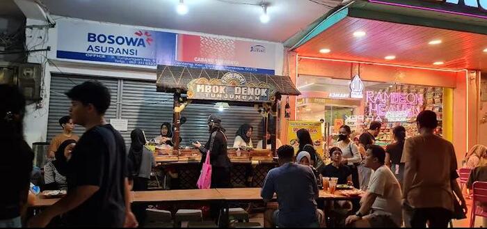 7 Kuliner Halal Surabaya Viral TikTok: Antreannya Sampai Keluar Gang 1 Kuliner halal Surabaya.