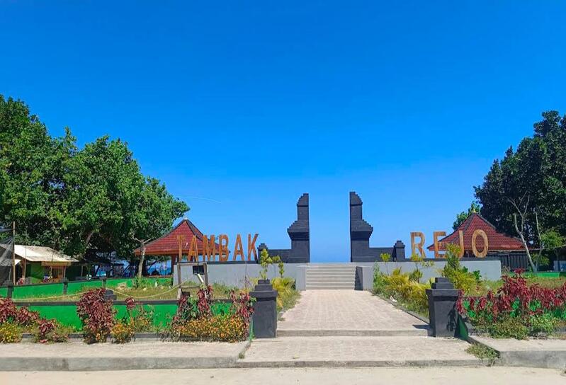 Blitar Selain Makam Bung Karno: 6 Tempat Ini Malah Lebih Estetik 1 Makam Bung Karno.