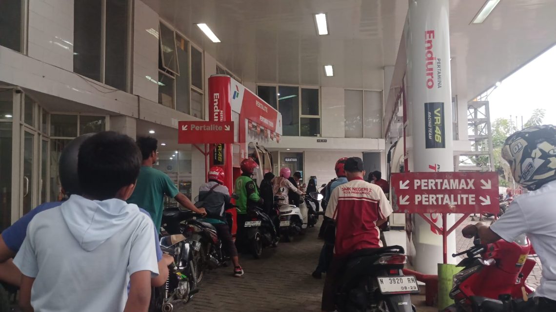 Pertamax Naik Jadi Rp16.250 per Liter, Warga Probolinggo Mulai Beralih ke Pertalite 1 Pertamax