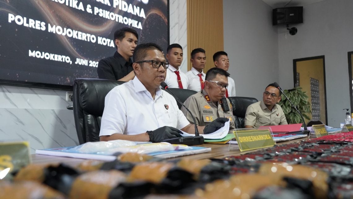 Hukuman Mati Mengintai, Polisi Bongkar Peredaran Vape Narkoba di Mojokerto 1 Hukuman mati
