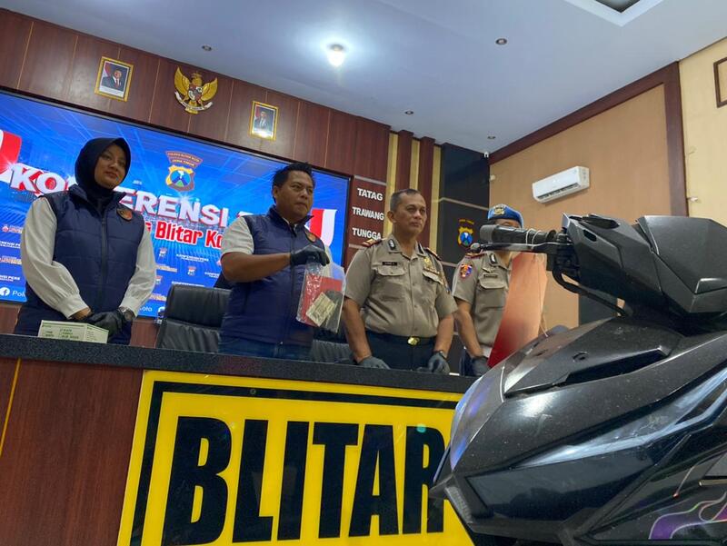 Modus "Penggerebekan Palsu", Komplotan Remaja di Blitar Umpankan Pacar Sendiri demi Peras Korban 1 Komplotan remaja di Blitar.