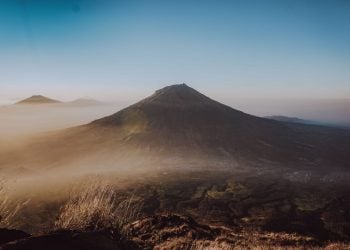 Gunung Jawa Timur Pemula Wajib Daki: View Oke, Track Nggak Nyiksa 4 Gunung Jawa Timur.