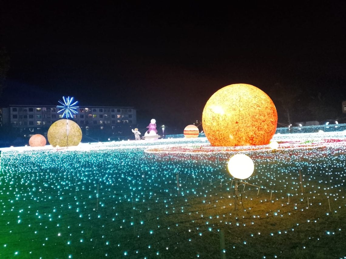 Lights Wonderland Malang Sulap GOR Ken Arok dengan 5 Juta Lampu, Jadi Wisata Malam Baru 5 Lights Wonderland Malang