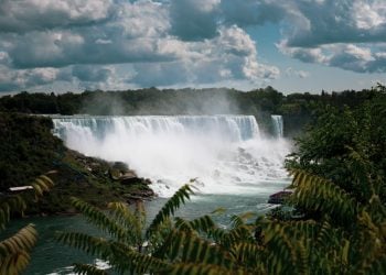 5 Air Terjun Jawa Timur yang Airnya Sebiru Tosca, Lokasinya di Mana Saja? 7 Air terjun Jawa Timur