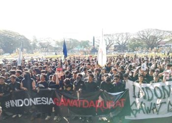 Gelombang Demo Mahasiswa di Malang Bentangkan Spanduk "Indonesia Gawat Darurat", Soroti BBM hingga MBG 5 Mahasiswa di Malang.