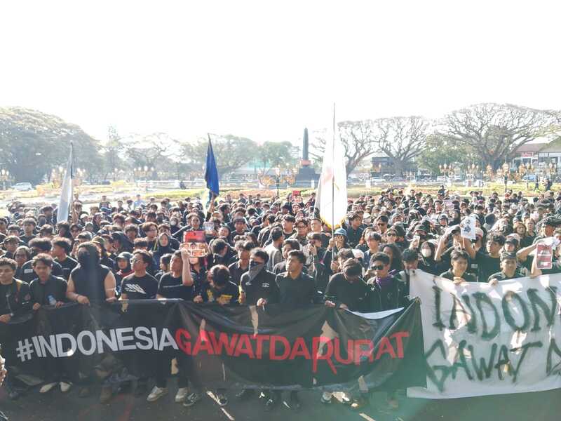 Gelombang Demo Mahasiswa di Malang Bentangkan Spanduk "Indonesia Gawat Darurat", Soroti BBM hingga MBG 1 Mahasiswa di Malang.