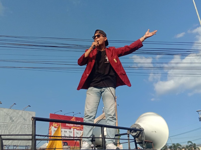 Ratusan Mahasiswa Jember Gelar Aksi "Indonesia Cemas", Rapat Paripurna DPRD Ditunda 2 Demo mahasiswa Jember.