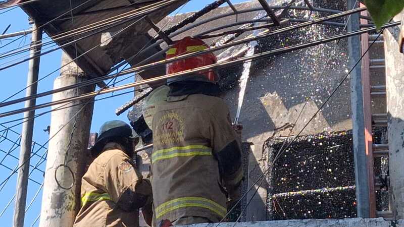 Rumah Dua Lantai di Tambaksari Surabaya Terbakar, 10 Penghuni Berhasil Selamat 1 Tambaksari.