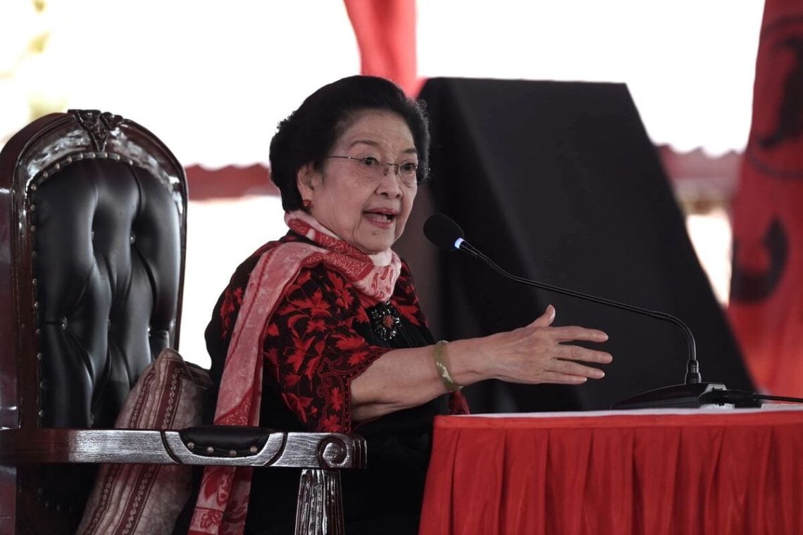 Orasi! Megawati di Blitar Singgung Penjajahan Gaya Baru dan Narasi 350 Tahun 1 Megawati di Blitar.