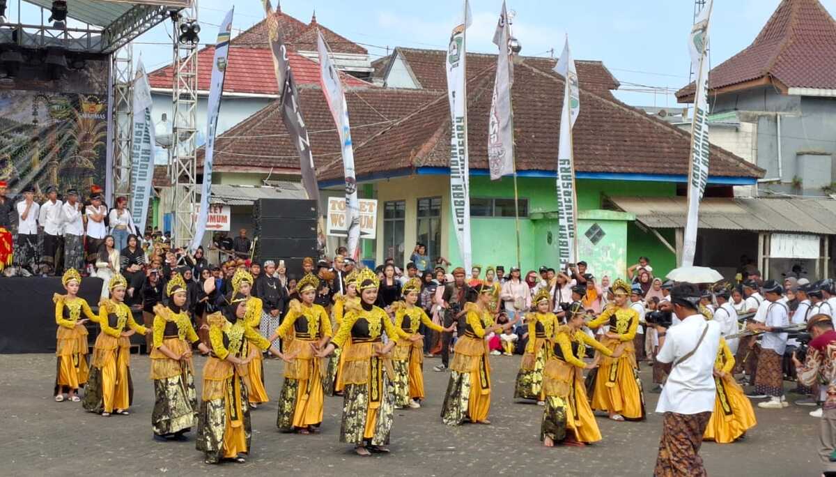 1 Suro di Gunung Kawi.