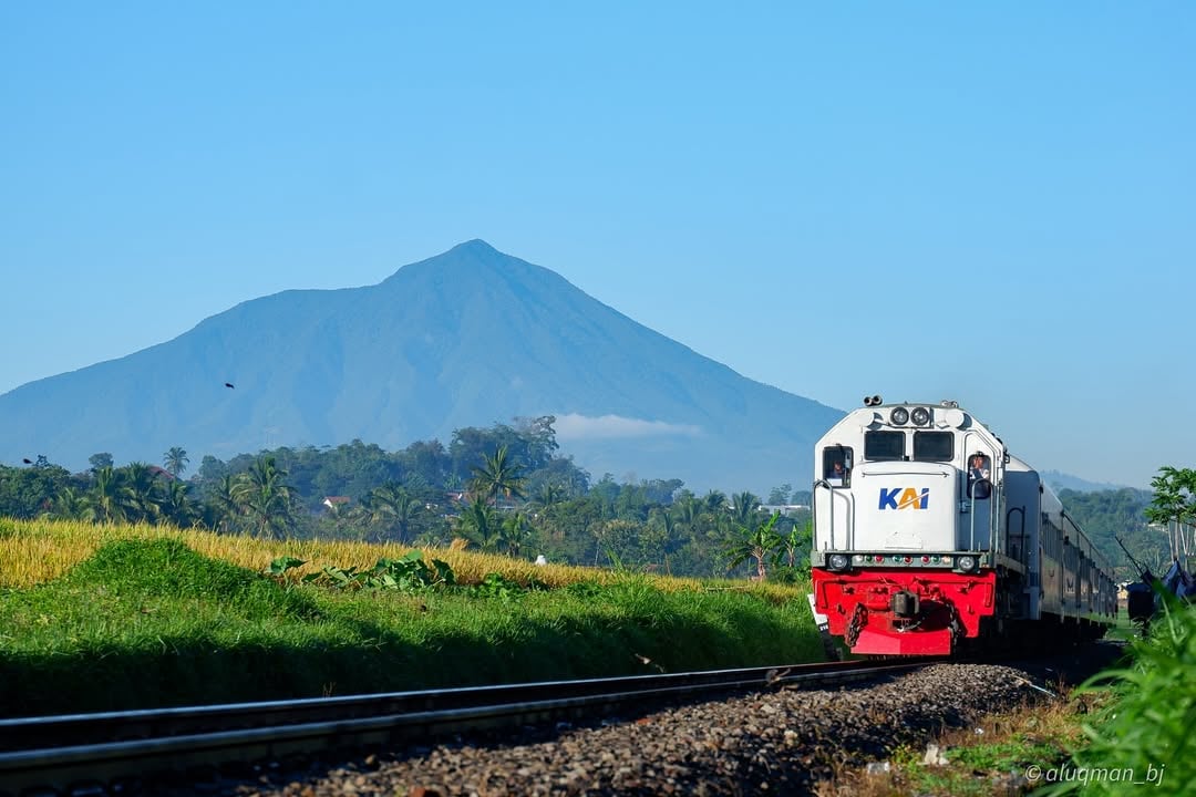 Jam Keberangkatan Kereta Surabaya-Malang Terbaik agar Terhindar dari Kepadatan Penumpang 1 Jam keberangkatan kereta Surabaya-Malang terbaik.