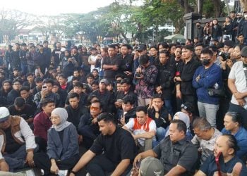 Dialog MBG Memanas, Demonstran Soraki Fraksi Gerindra Sanjung Program Prabowo 4 Fraksi Gerindra.