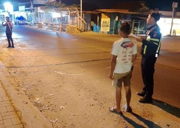 Motor Bonceng 3 Kecelakaan Maut vs Truk di Jombang, Seorang Pelajar Tewas 5 Truk di Jombang.