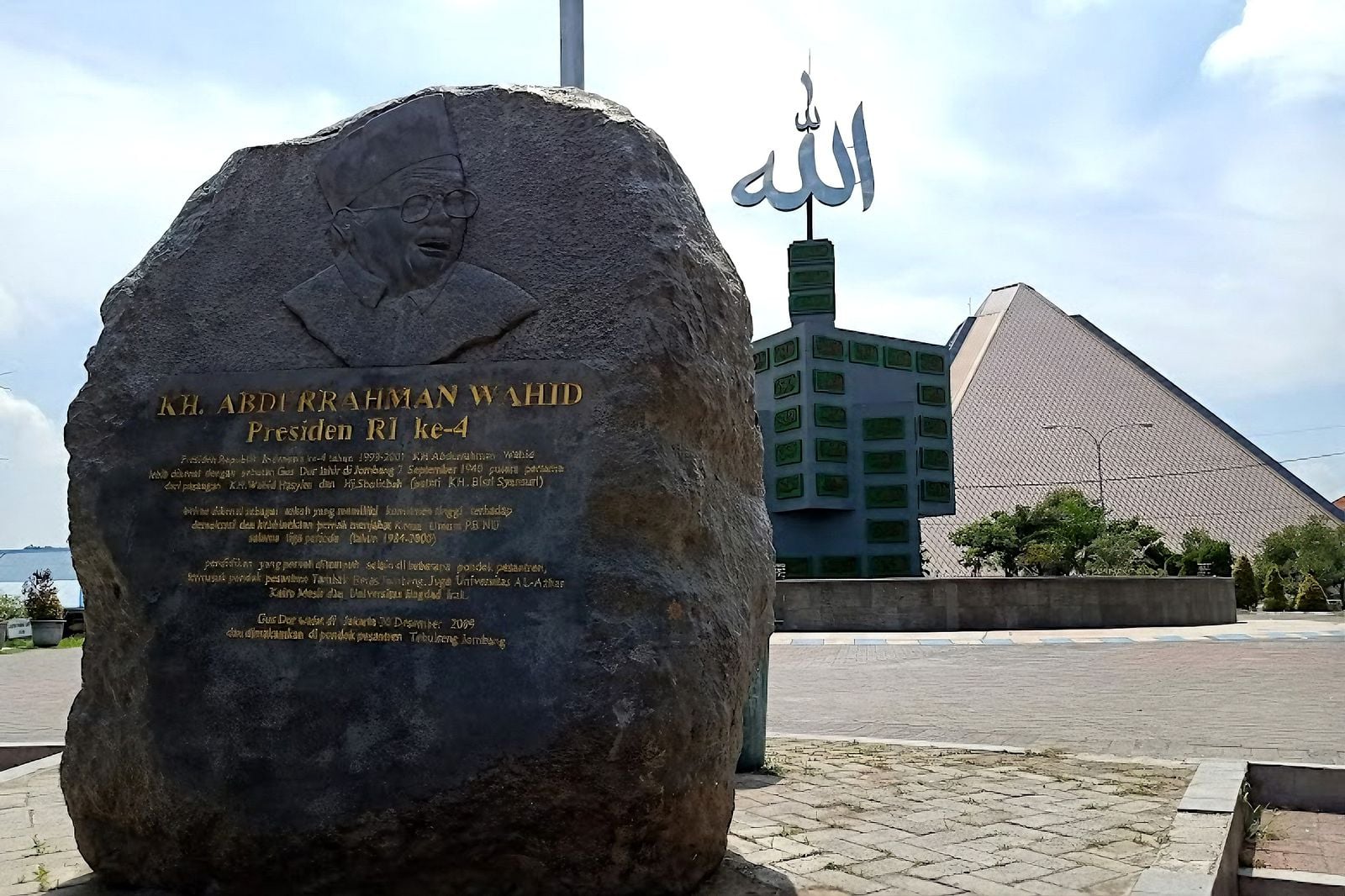 Ziarah ke Makam Gus Dur Jombang, Ini Tips agar Perjalanan Nyaman 2 Makam Gus Dur