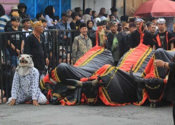 Rasakan Atmosfer Magis Songgoriti, Tradisi Ngarak Banteng 1 Suro Empu Supo Siap Getarkan Kota Batu 5 Ngarak Banteng 1 Suro.