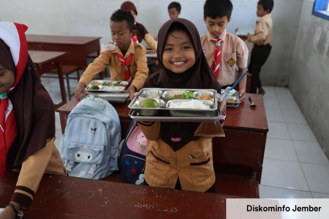 MBG di Jember Bikin Siswa Semangat Sekolah, Orang Tua Akui Uang Saku Berkurang 1 MBG di Jember.