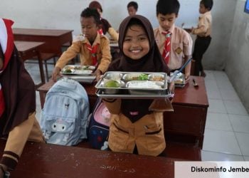 MBG di Jember Bikin Siswa Semangat Sekolah, Orang Tua Akui Uang Saku Berkurang 6 MBG di Jember.