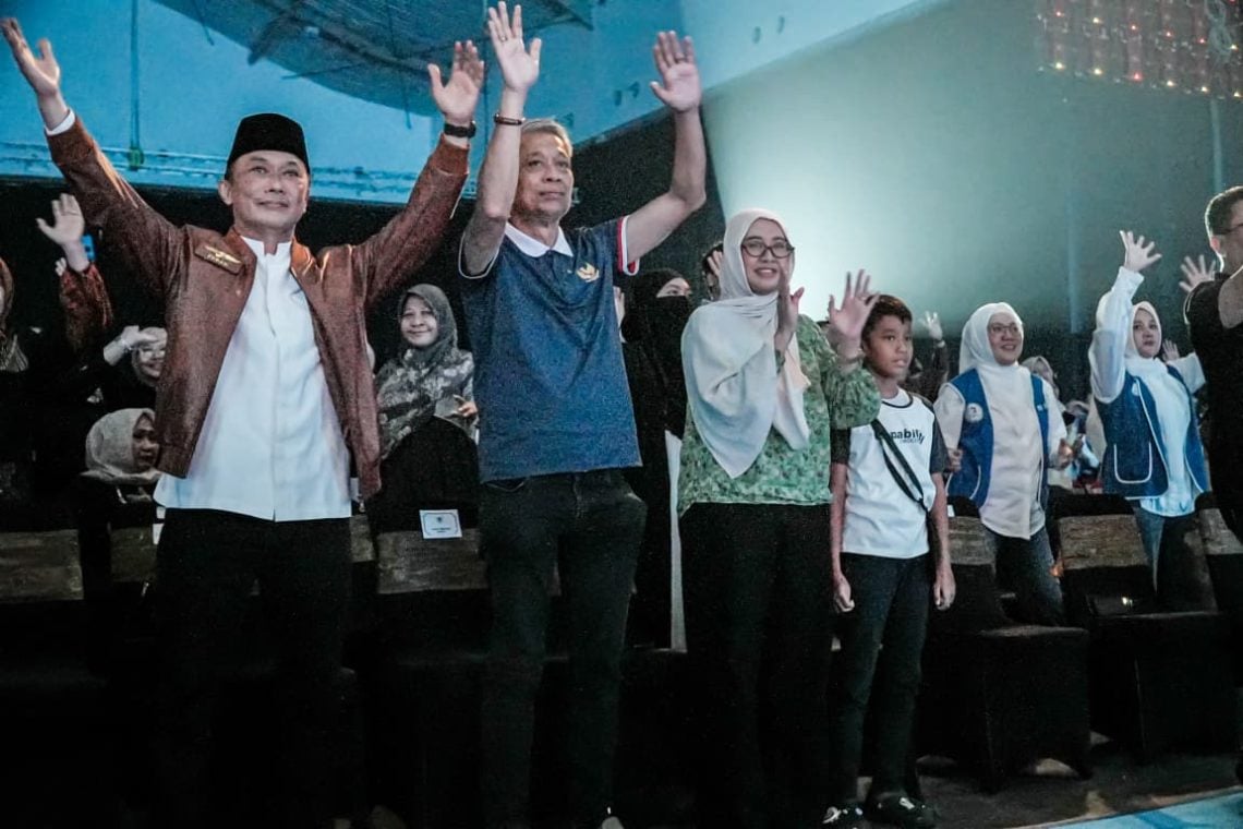 Wamensos Hadiri Penyerahan Beasiswa dan Peluang Kerja ESQ Group untuk Siswa Sekolah Rakyat 1 Wamensos