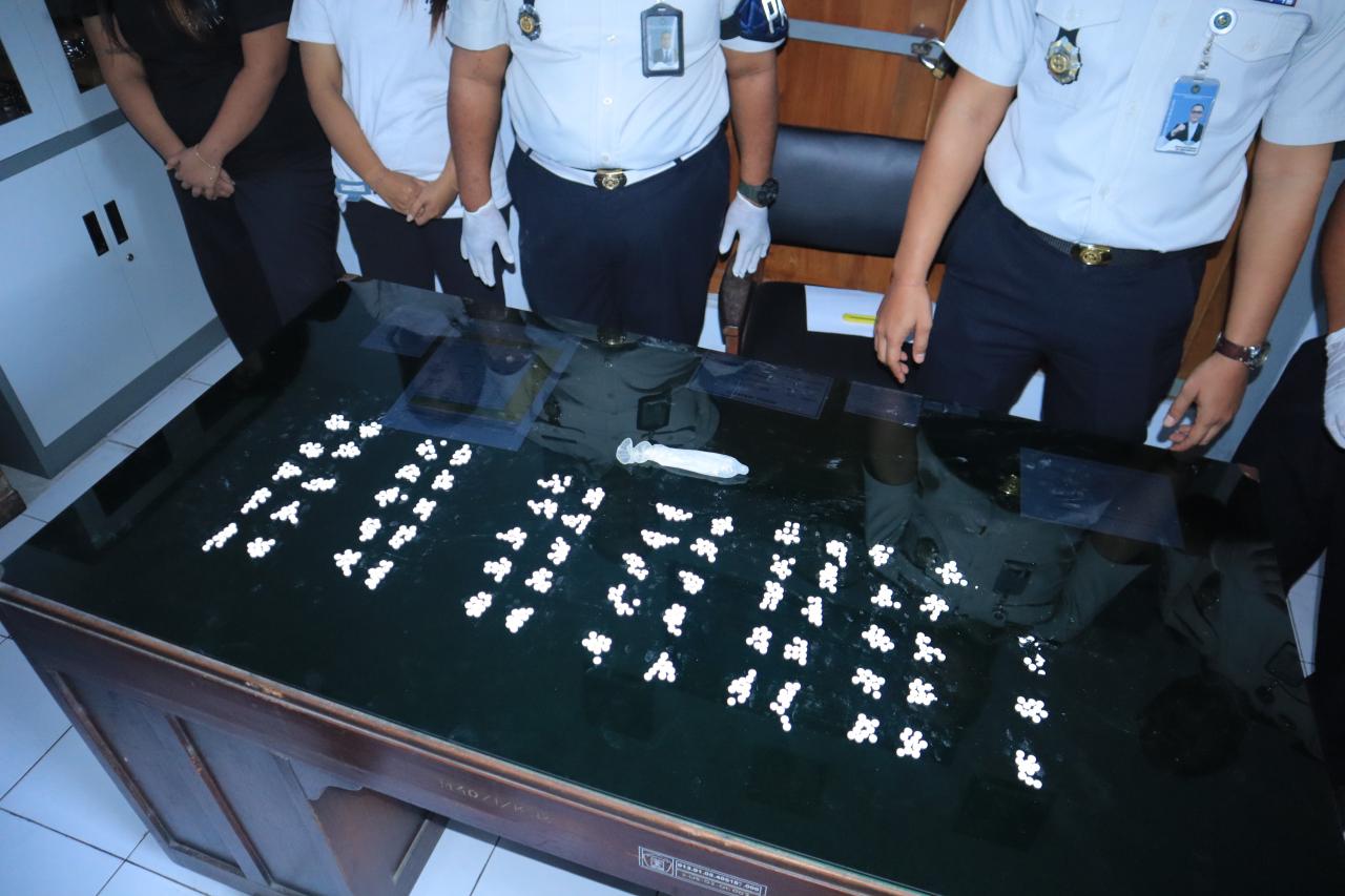 Dibungkus Kondom, Wanita di Blitar Jenguk Pacar di Lapas Sambil Bawa 600 Pil Koplo di Organ Intim 2 Wanita di Blitar
