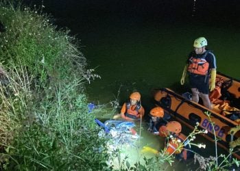 Motor Diduga Hilang Kendali, Dua Warga Nganjuk Tewas Tenggelam di Waduk Kalimati Sidoarjo 7 Nganjuk