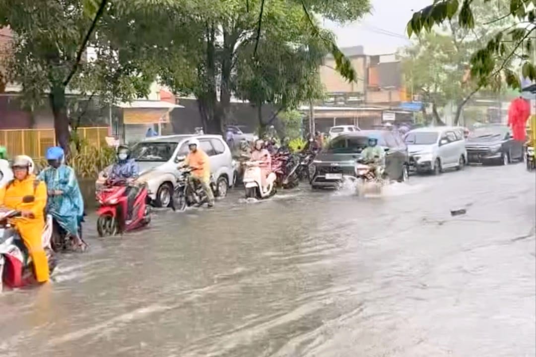 Banjir di Surabaya Mengepung, DSDABM Ungkap Penyebab Rumah Pompa Tak Bekerja Maksimal 2 Banjir Surabaya.
