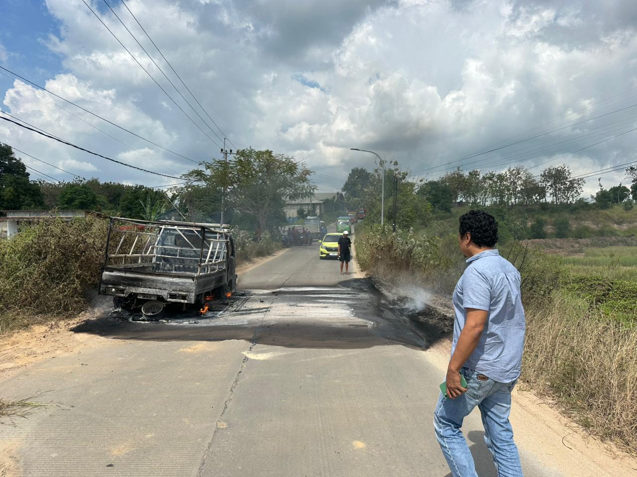 Mobil Terbakar di Tuban, Api Berawal dari Bawah Jok Mesin 2 Mobil Terbakar