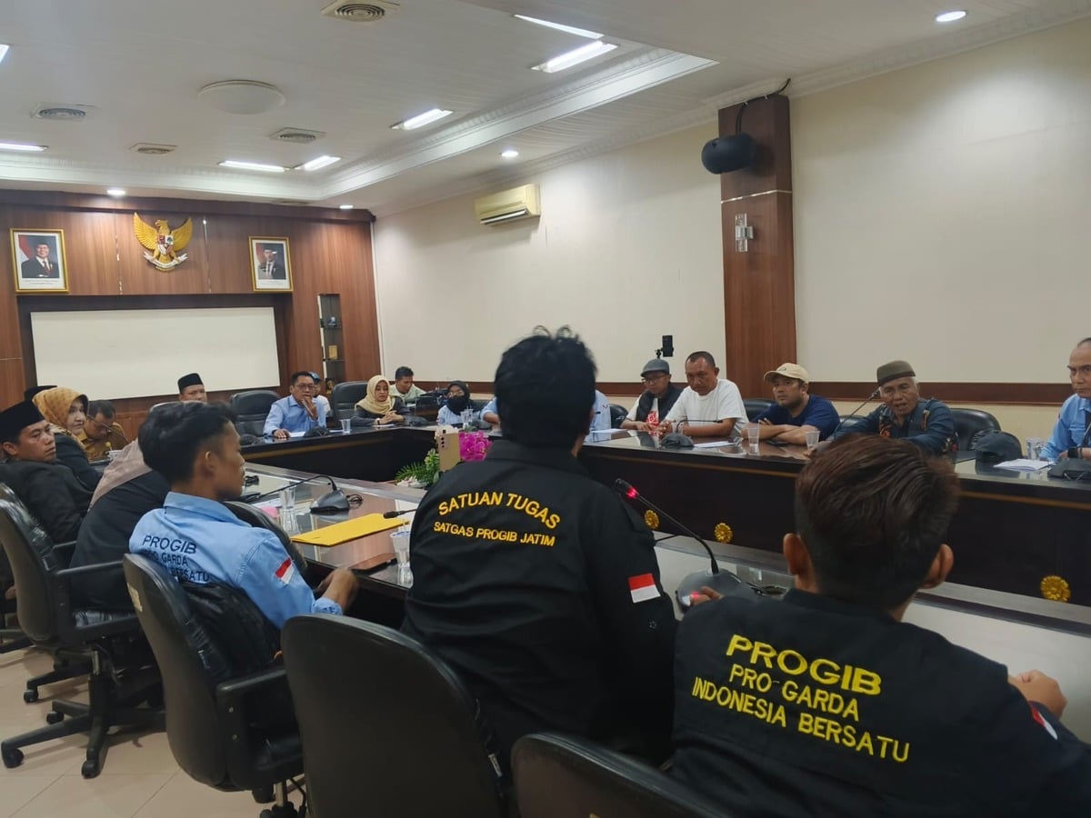 Ratusan Massa Kali Ketiga Kembali Datangi DPRD Jember, Minta Program MBG Tetap Lanjut 2 Demo DPRD Jember.