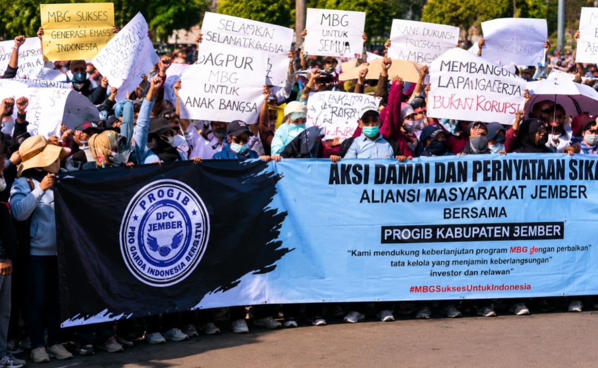 Ratusan Massa Kali Ketiga Kembali Datangi DPRD Jember, Minta Program MBG Tetap Lanjut 3 Demo MBG DPRD Jember.