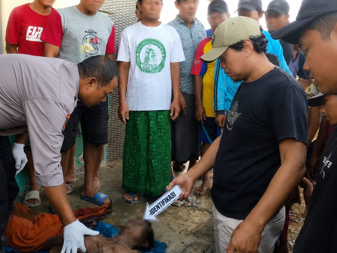 Mayat Pria Mengapung Ditemukan di Perairan Pelabuhan Bulu Tuban, Identitas Korban Masih Misterius 1 Mayat pria