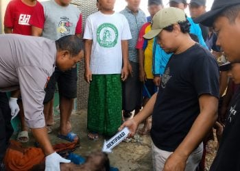 Mayat Pria Mengapung Ditemukan di Perairan Pelabuhan Bulu Tuban, Identitas Korban Masih Misterius 8 Mayat pria