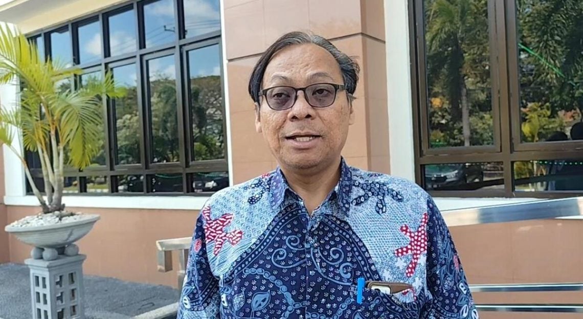 Pembongkaran tembok.