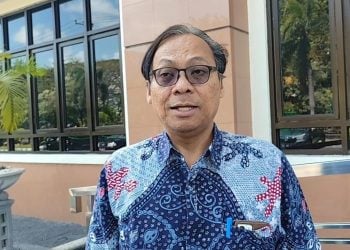 Pembongkaran tembok.