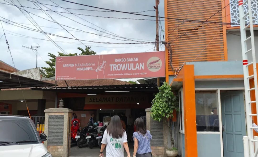 Bakso bakar di Malang.
