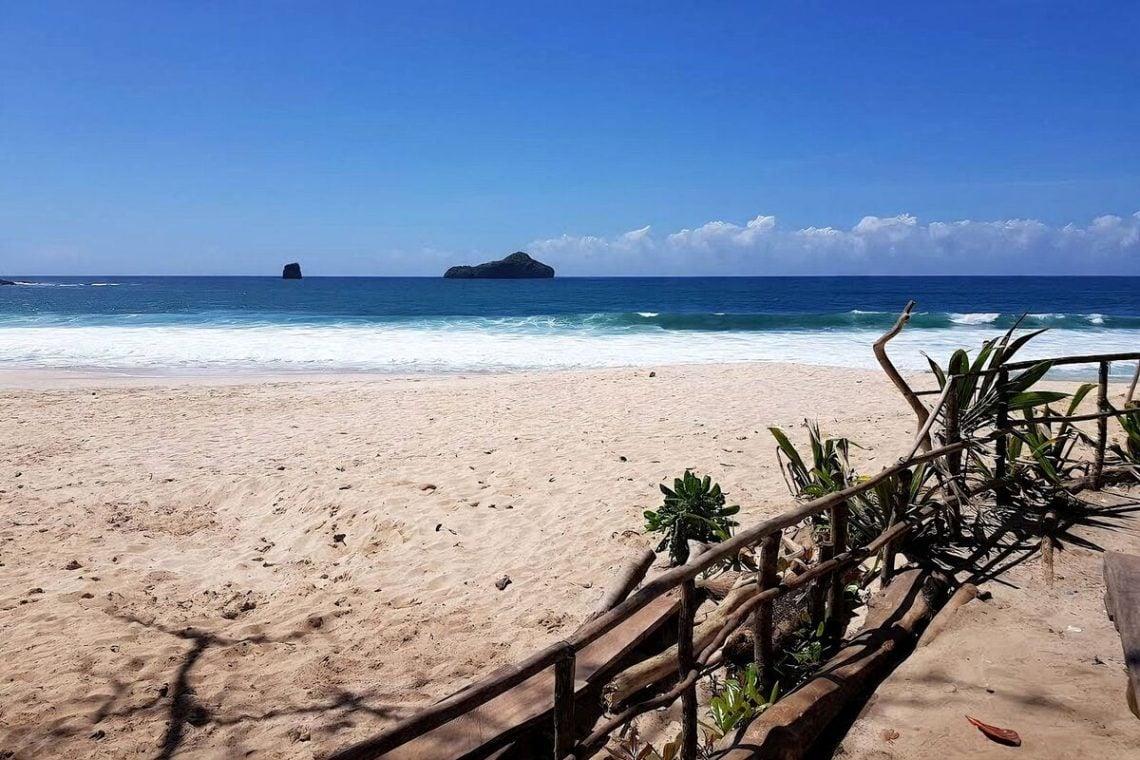 Pantai tersembunyi di Malang.