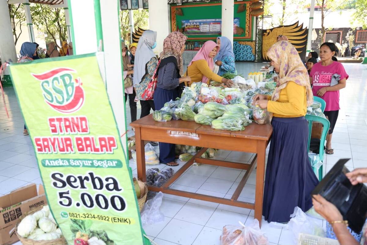 Pasar murah Jember.