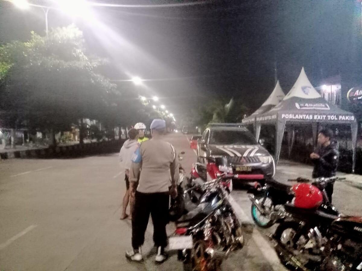 Balap liar exit Tol Pakis.