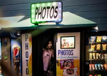 Photobooth aesthetic Jalan Tunjungan.