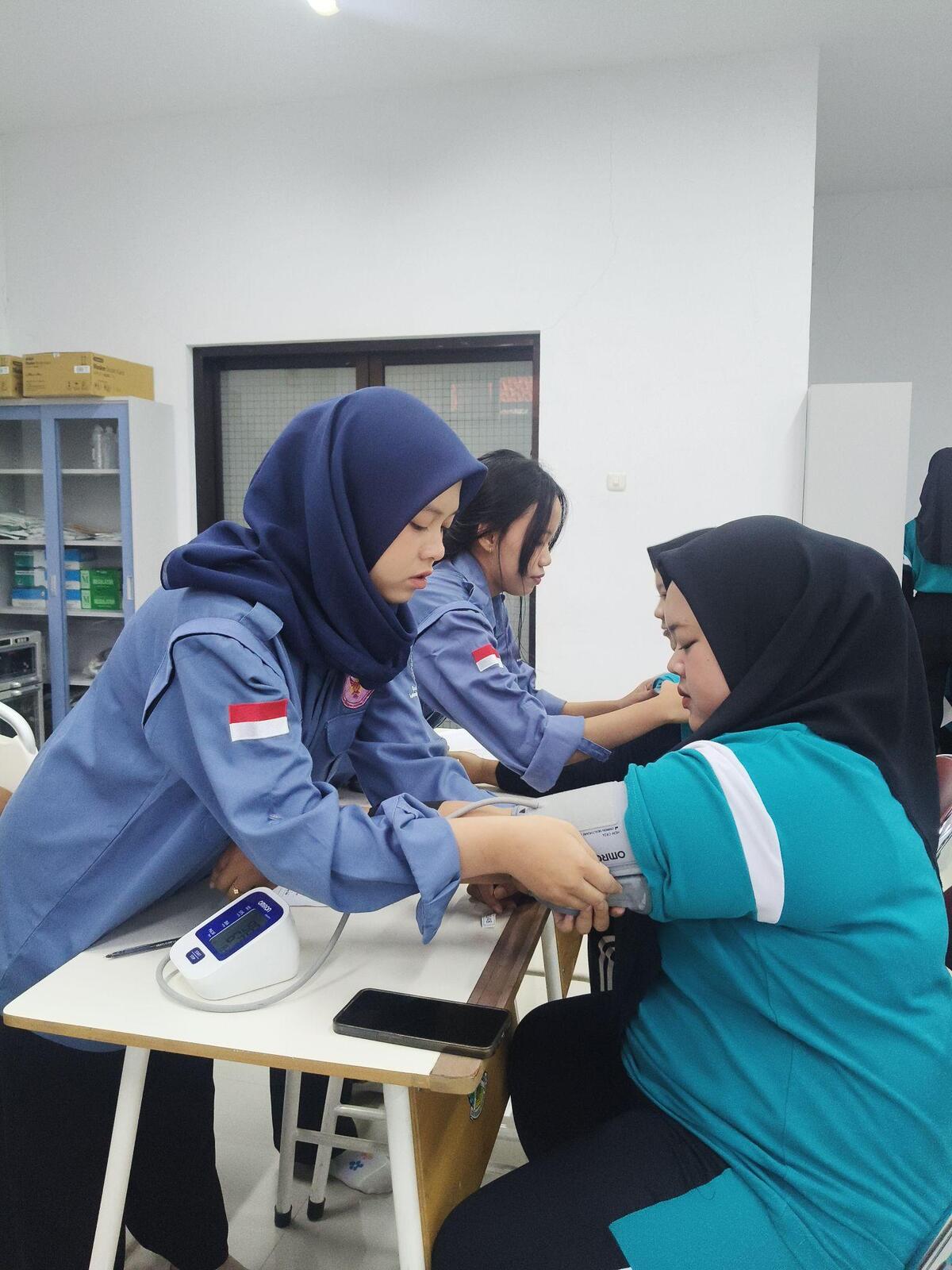 Dosen Kebidanan FK UM Teliti Kesehatan Remaja Putri SMKN 2 Malang, Ungkap Miliki Kualitas Tidur Buruk 3 Riset FK UM.