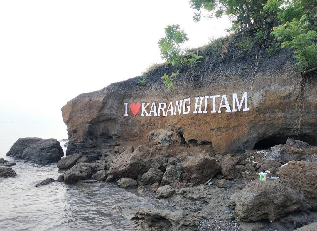 Pantai di Pasuruan.