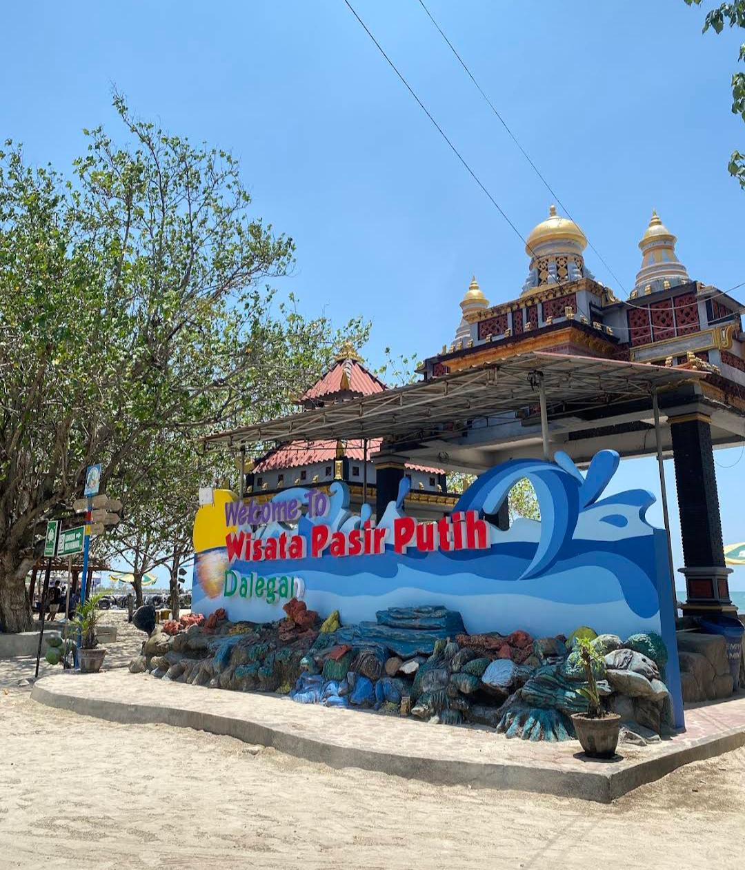 Pantai Delegan Gresik.