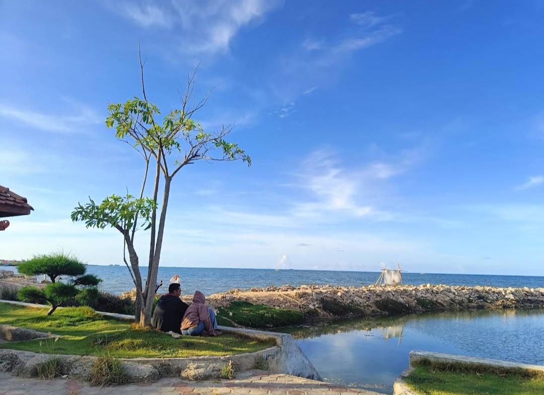 Wisata Pantai Delegan.