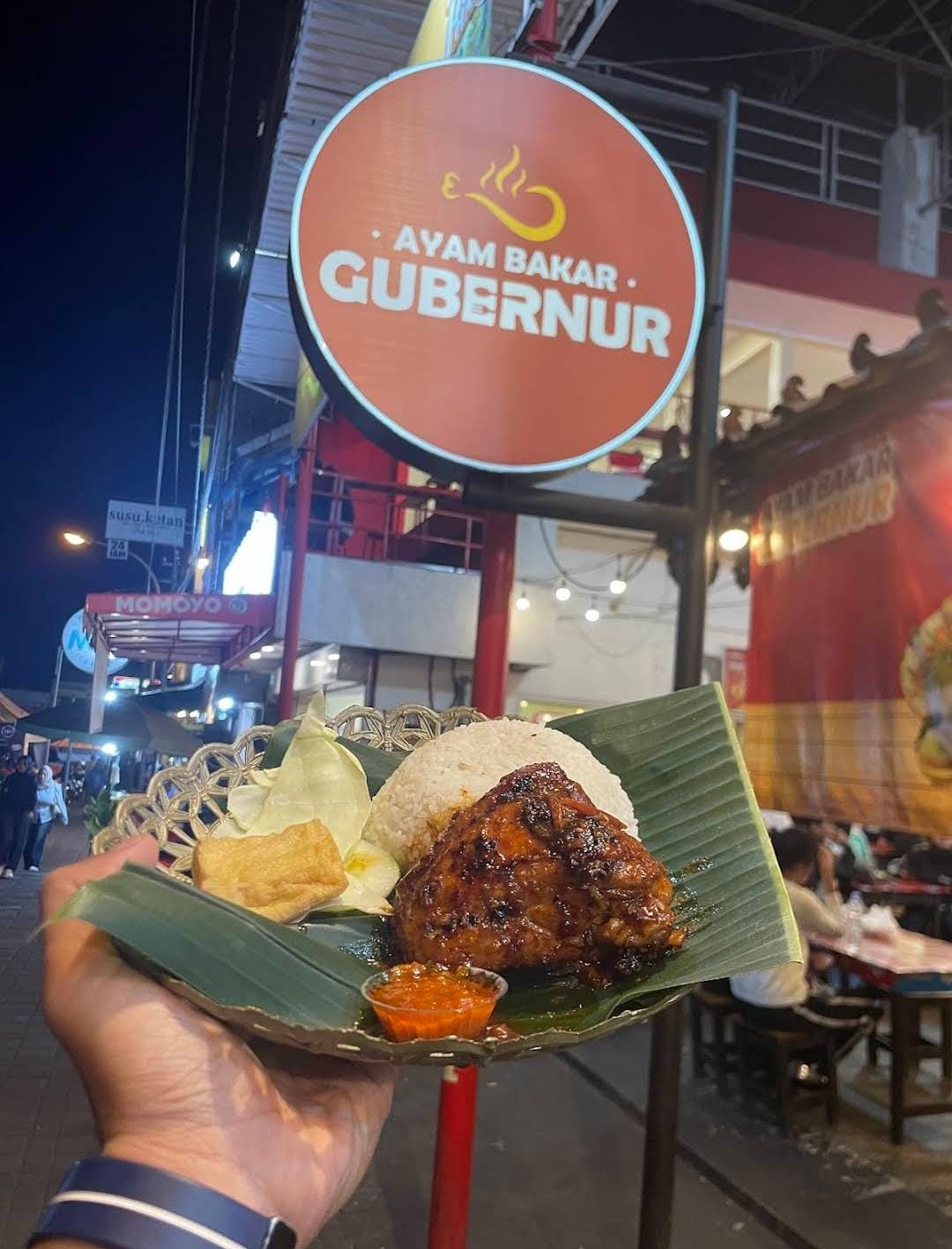 Wisatawan Wajib Coba, Kuliner Dekat Alun-Alun Batu yang Selalu Ramai 1 Kuliner dekat Alun-Alun Batu.